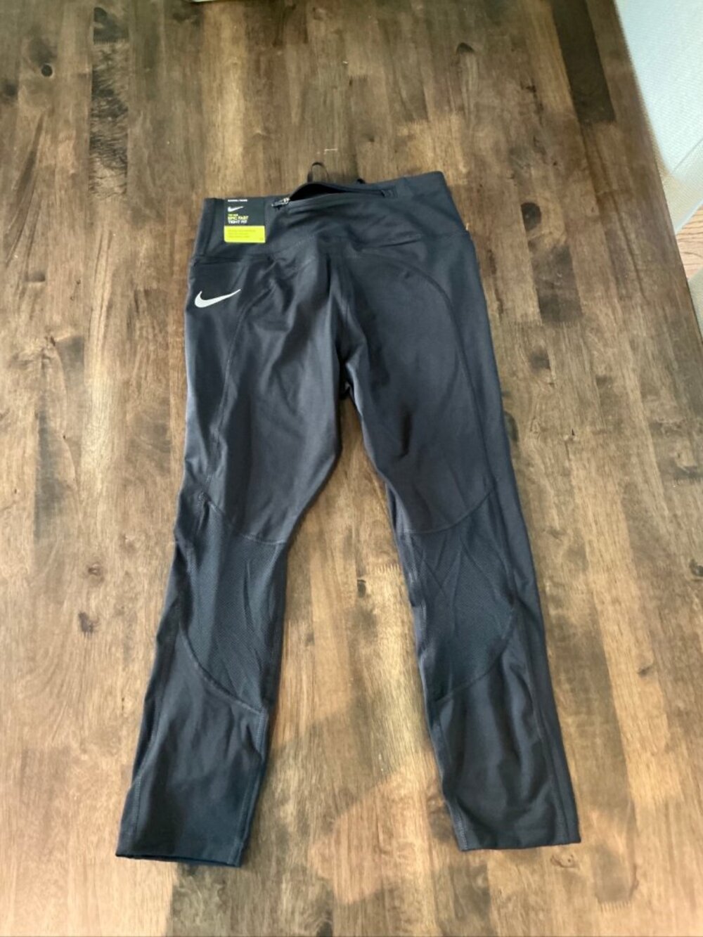 Nike Epic Fast Tight Fit Crop Leggings Size S NWT